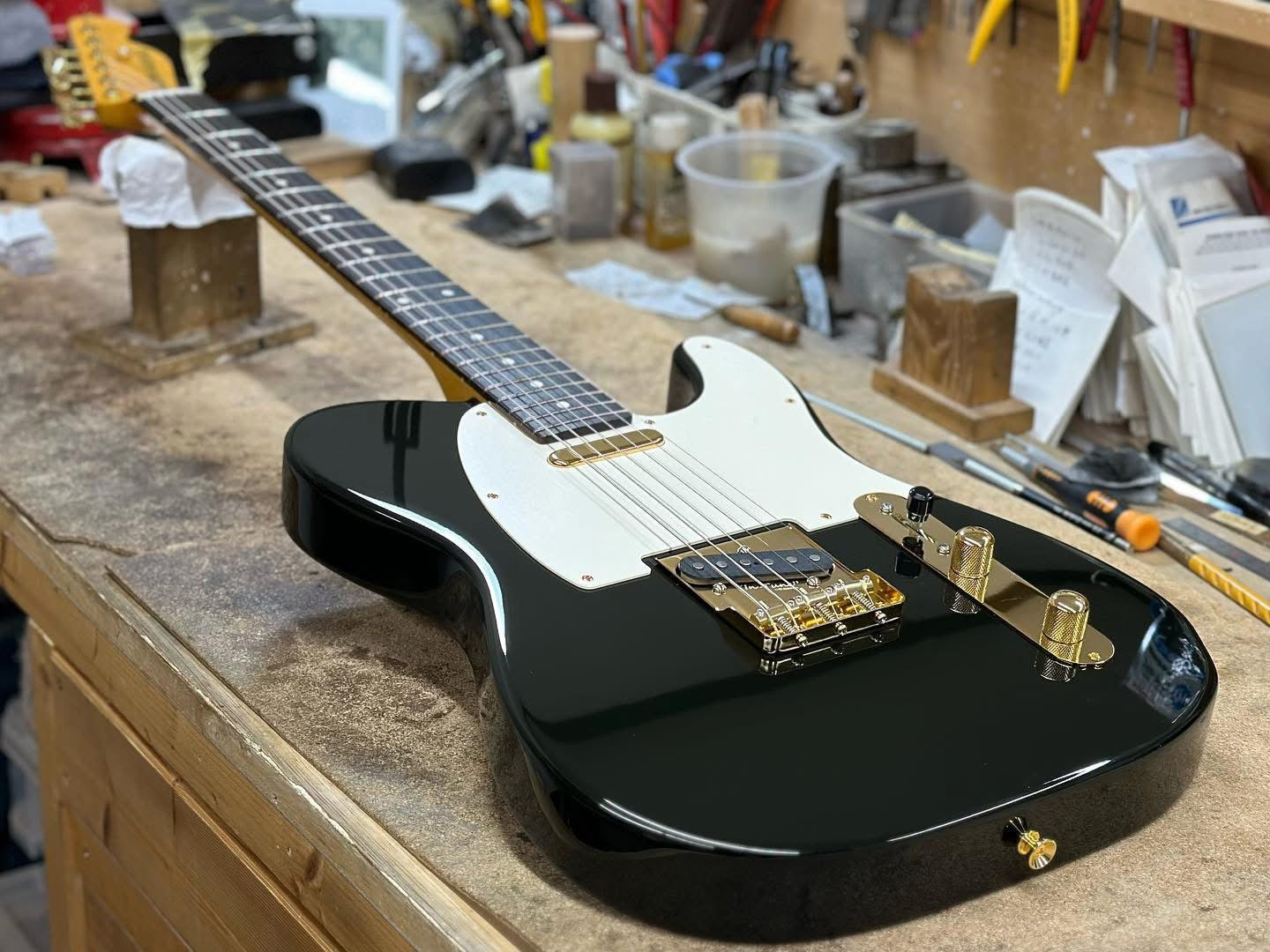 ALCEDO GUITARS